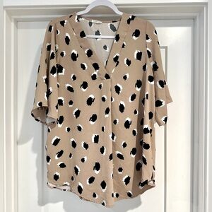Women’s Medium Animal Print Top
